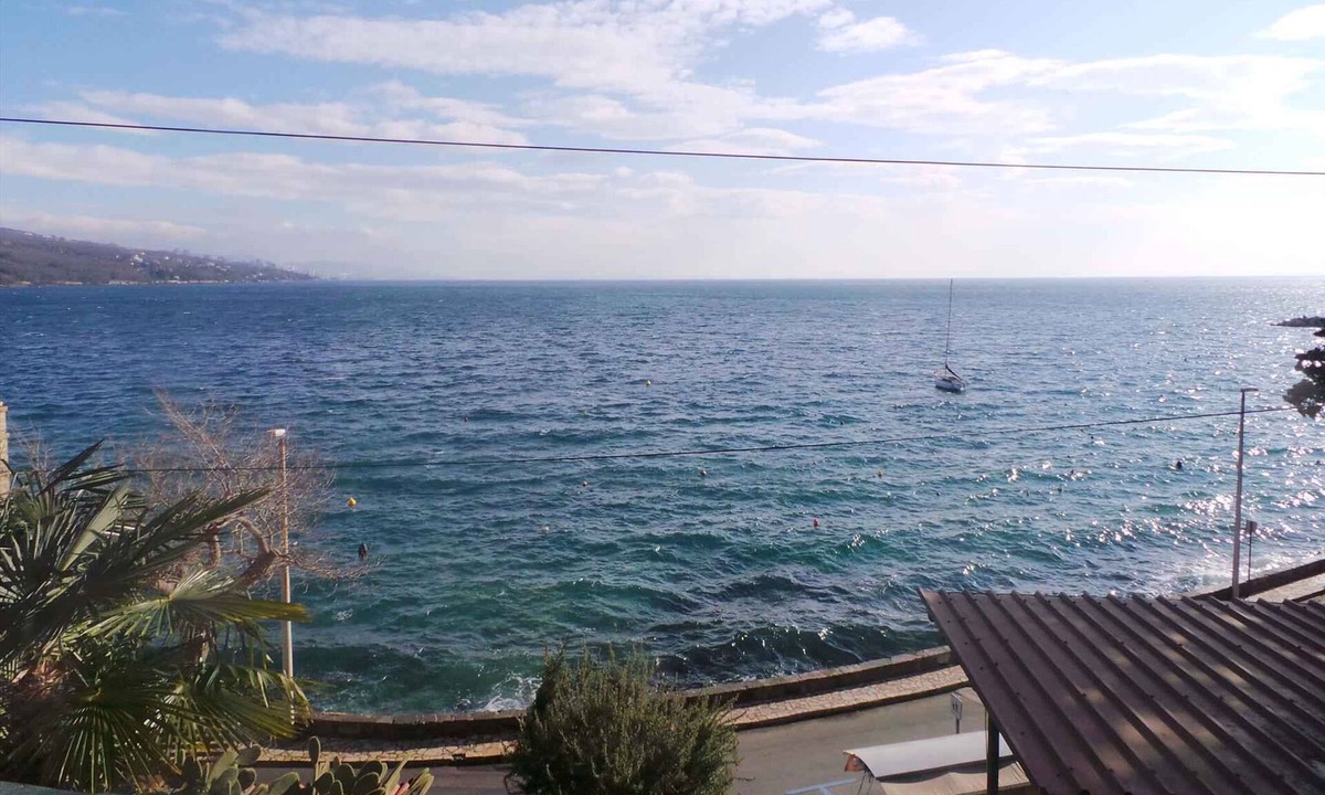 Volosko Apartment | Holiday apartment seafront (20 m)