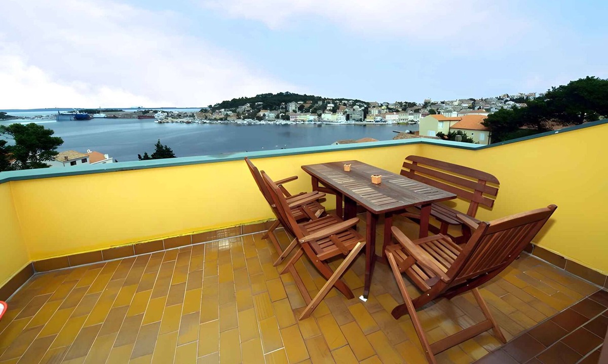 Cove Murtar Apartment | Holiday apartment with balcony
