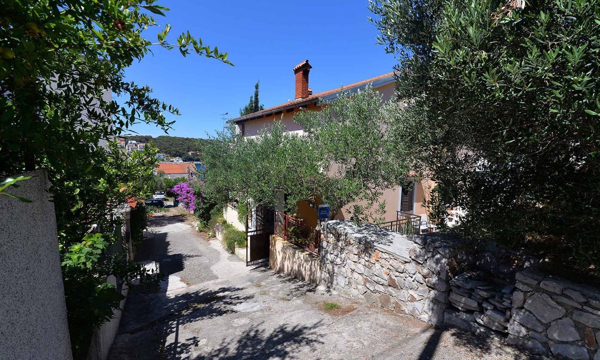 Cove Murtar Apartment | Holiday apartment with balcony