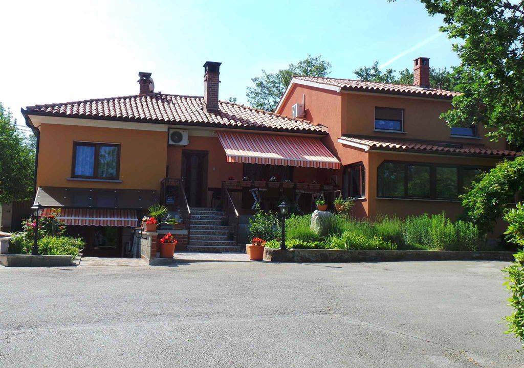 Strmac Apartment | Holiday apartment with a large lawn for sunbathing