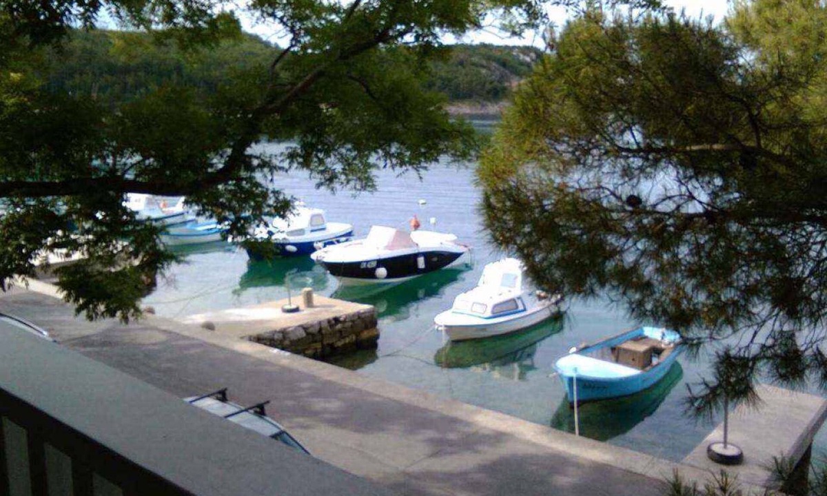 Jadranovo Apartment | Holiday apartment with air conditioning directly at the sea