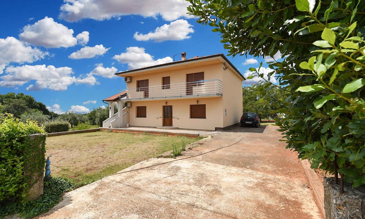 Muntic Apartment | Holiday apartment with air conditioning