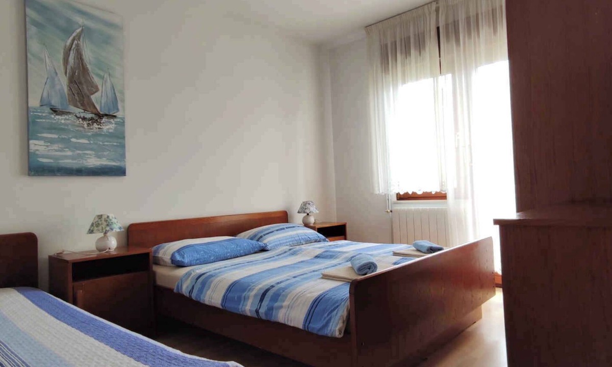 Krk Apartment | Holiday apartment with balcony, barbecue, garden, and Wi-Fi