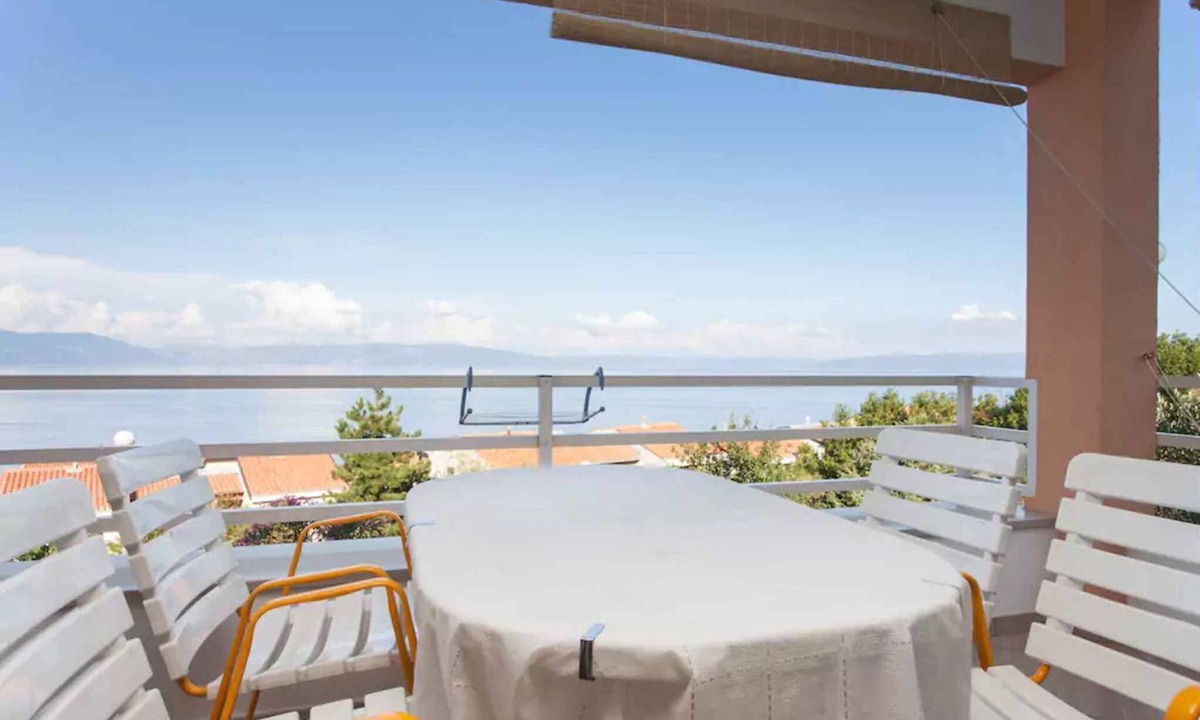 Ravni Apartment | Holiday apartment with fantastic sea views