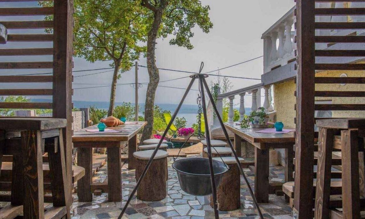 Klanfari Apartment | Holiday apartment with a view and climate