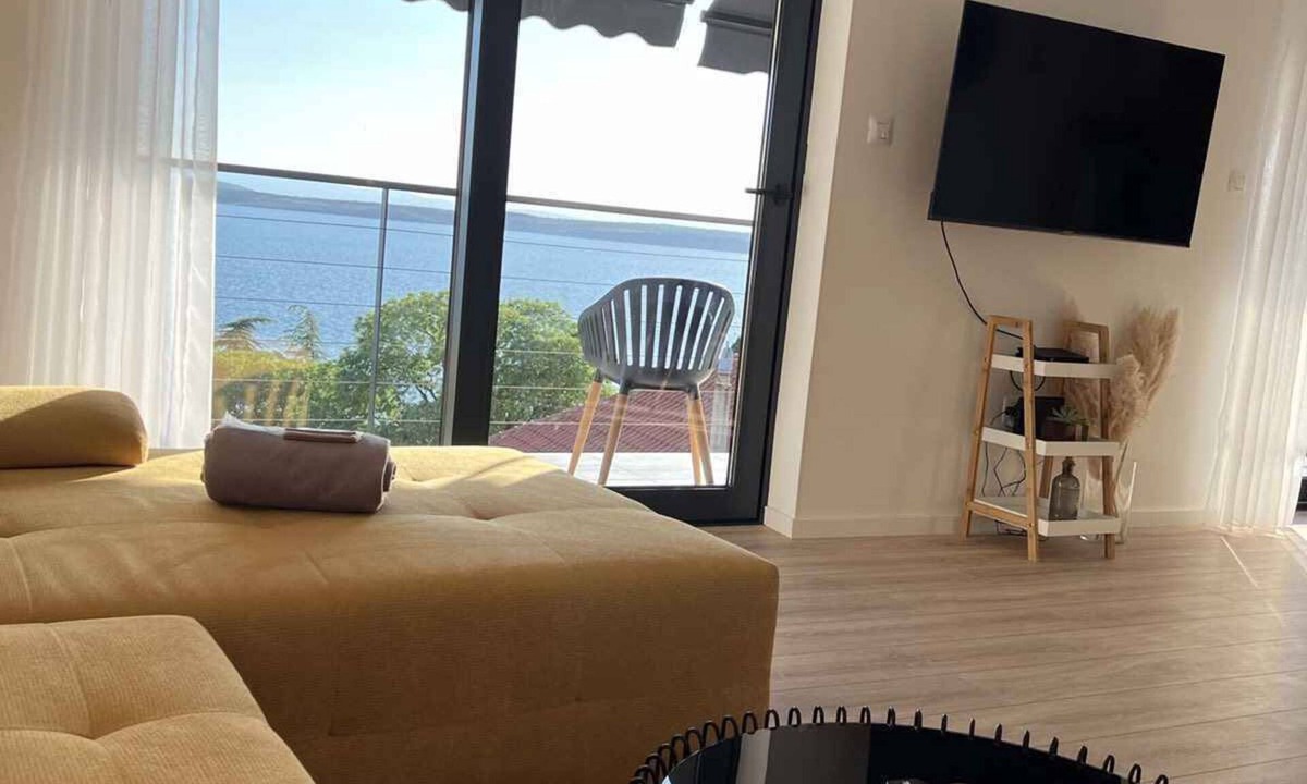 Dramalj Apartment | Holiday apartment with terrace and air conditioning
