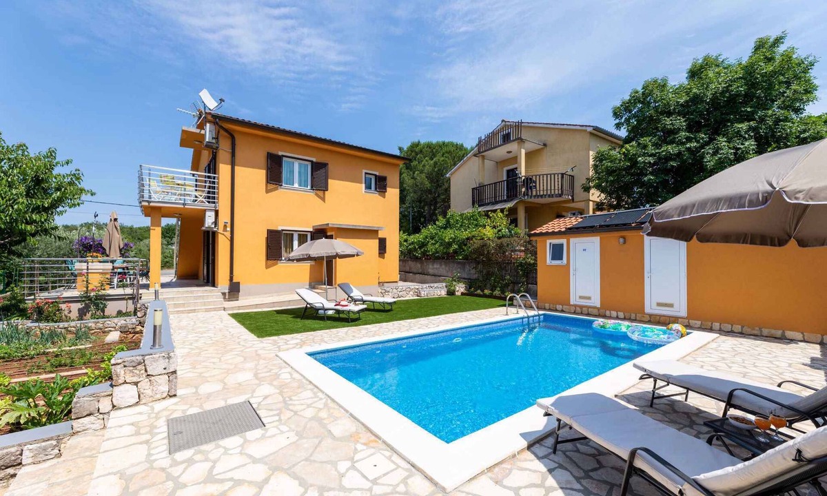 Marsici Apartment | Holiday apartment with pool