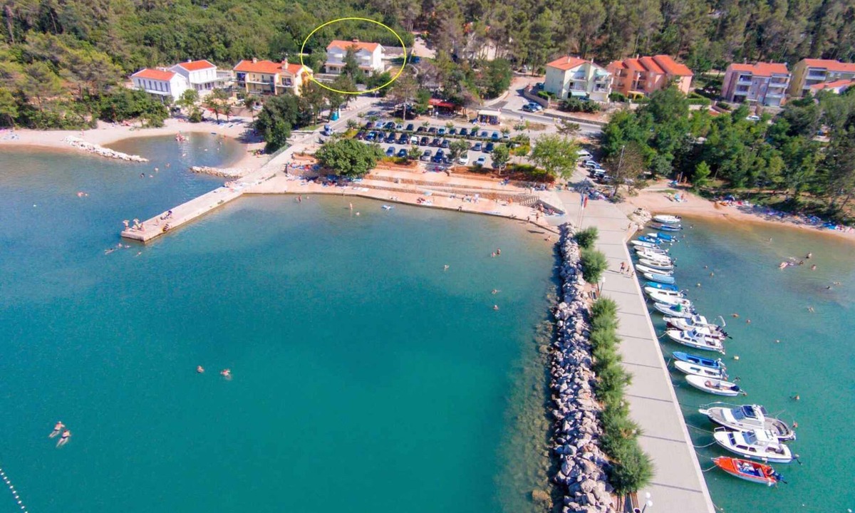Soline Apartment | Holiday apartment with air conditioning only 40 m from the beach