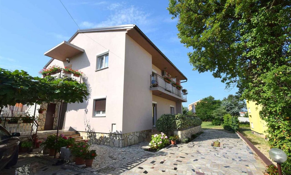 Milcetici Apartment | Holiday apartment with terrace and barbecue