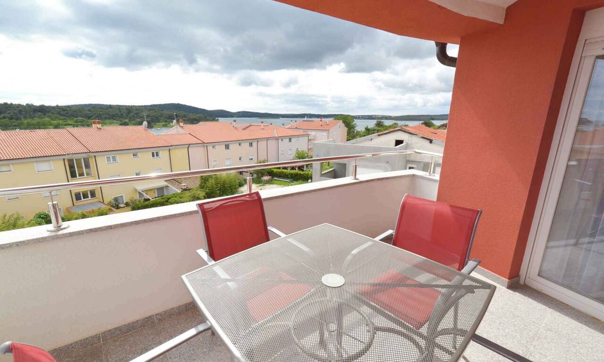 Medulin Apartment | Holiday apartment with air conditioning and terrace with sea view