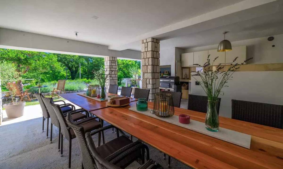Tribalj Apartment | Holiday apartment with pool in idyllic surroundings