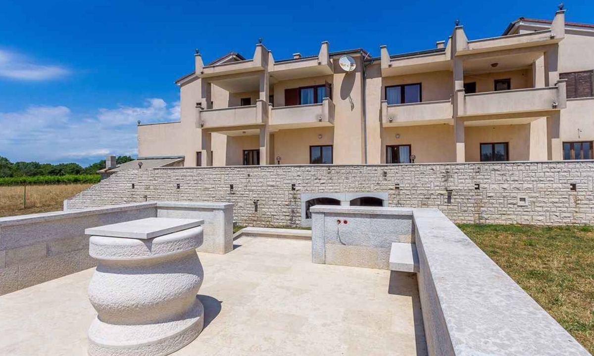 Muntic Apartment | Holiday apartment with parking