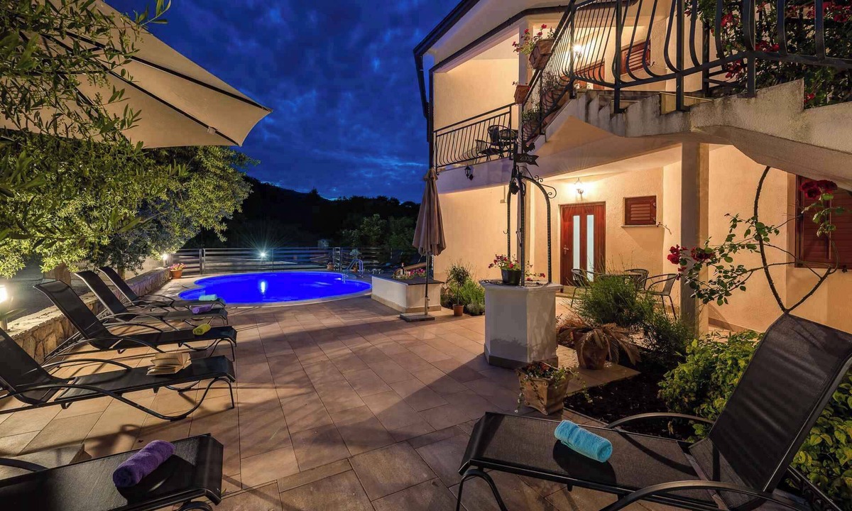 Drenje Apartment | Holiday apartment with sea view, swimming pool and hot tub