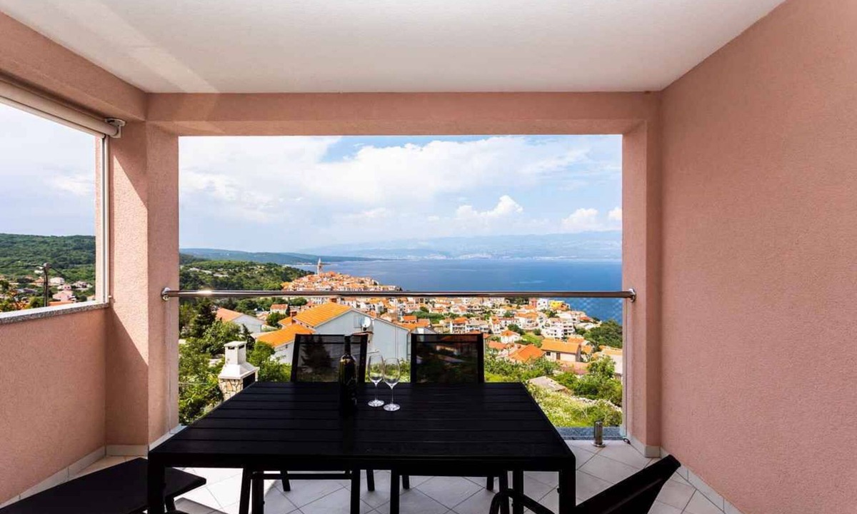 Vrbnik Apartment | Holiday apartment with sea view
