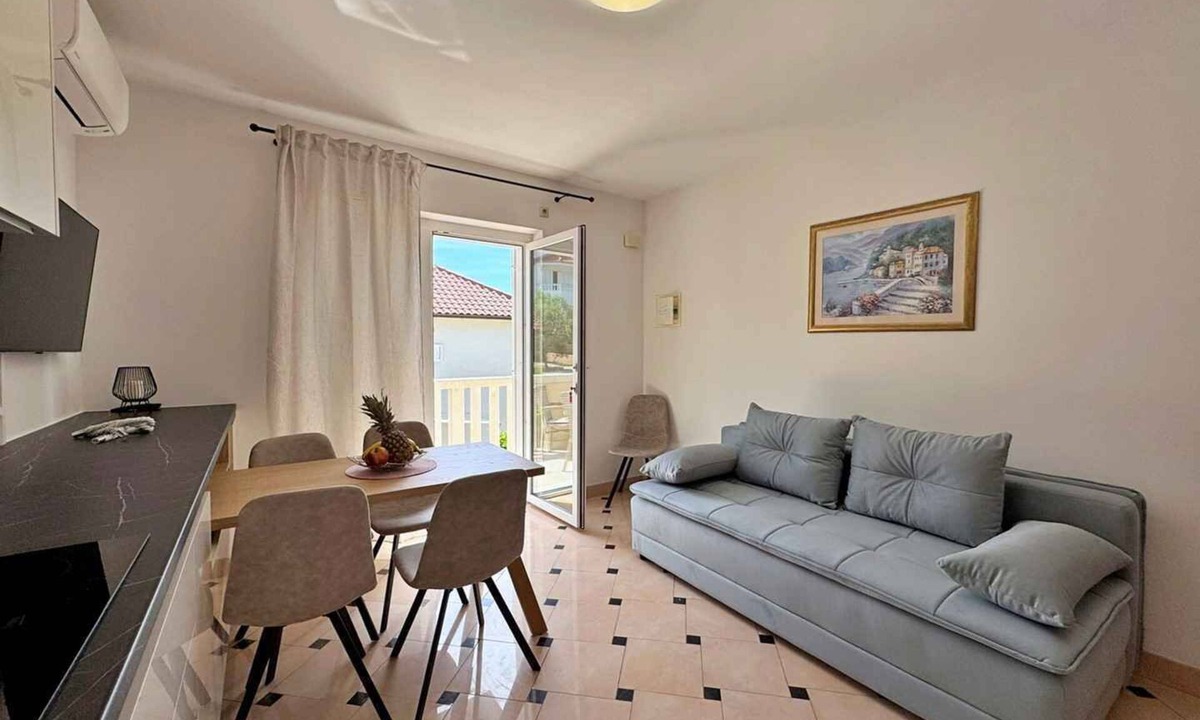 Silo Apartment | Holiday apartment with sea view 20 m from the coast