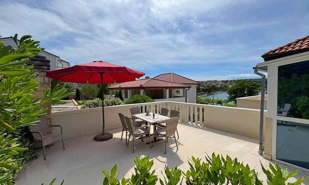 Silo Apartment | Holiday apartment with sea view 20 m from the coast