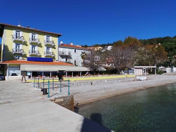 Ika Apartment | Holiday apartment with sea view