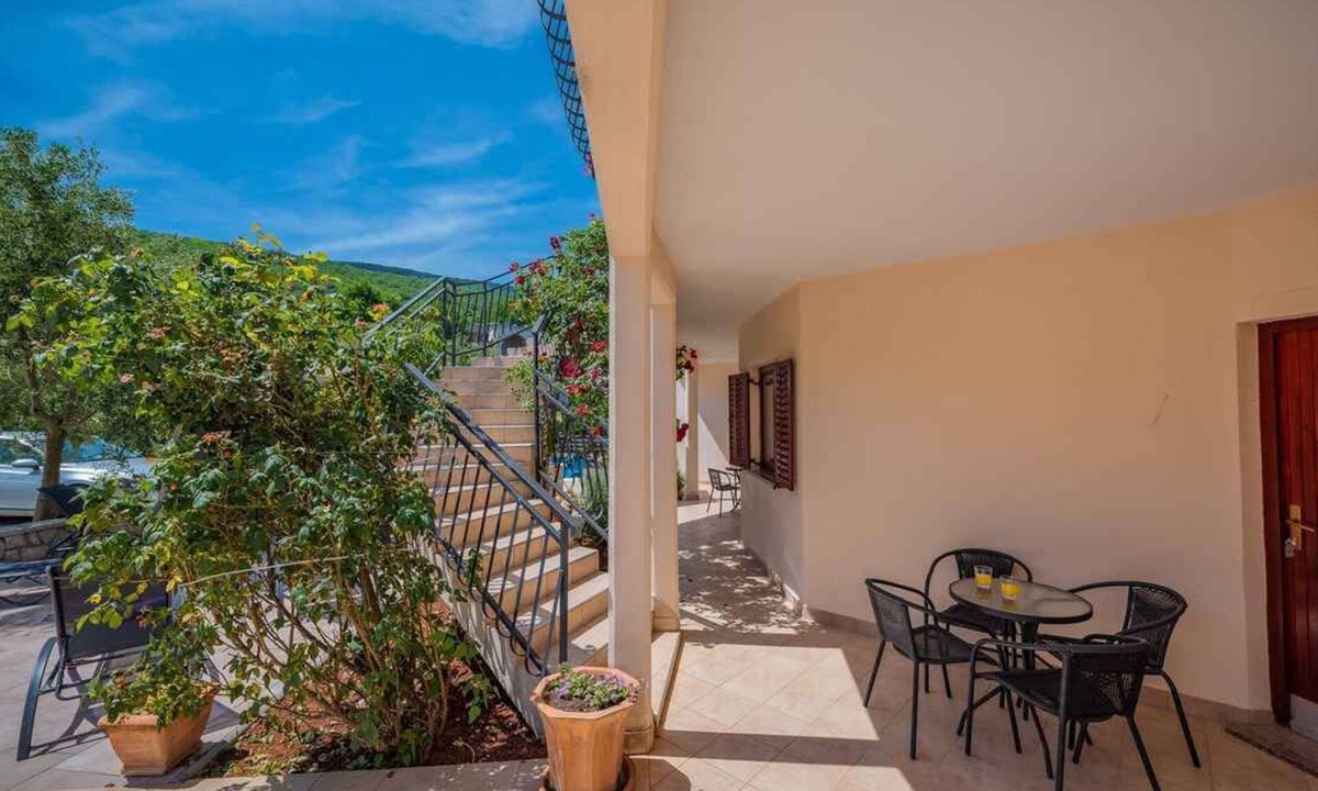 Drenje Apartment | Holiday apartment with terrace and sea view