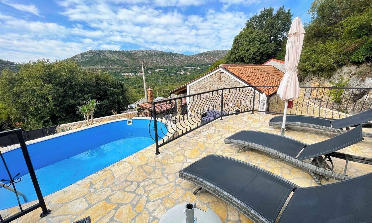 Bribir House | Holiday cottage with garden for 2 people