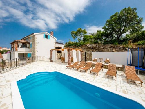 Mundanije House | Holiday Home Copun by Interhome