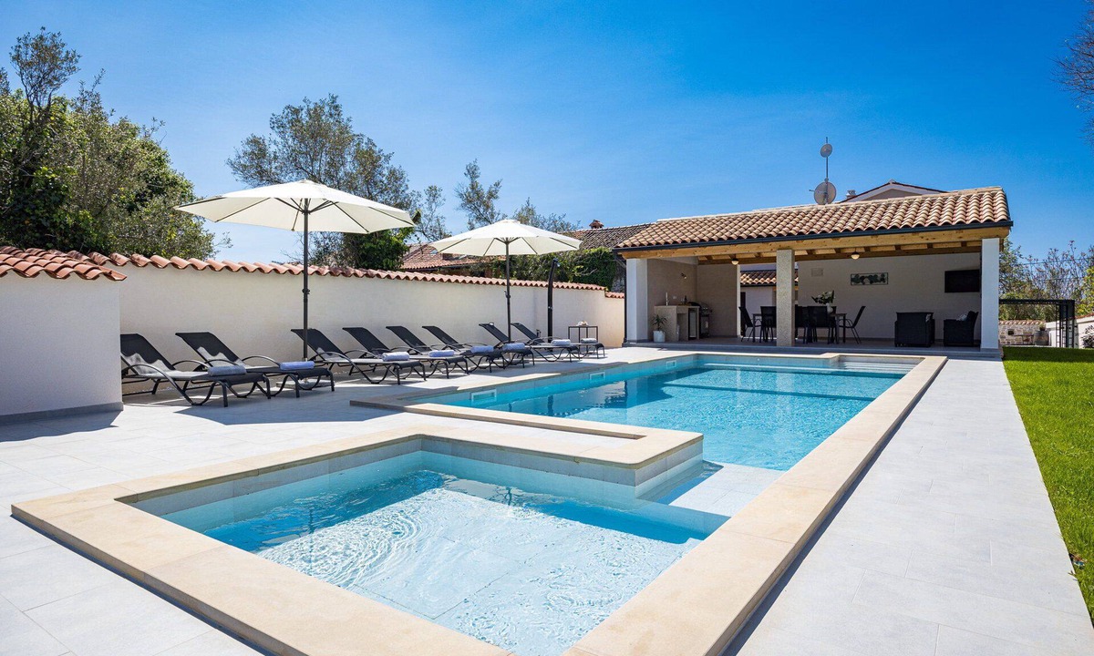 Mali Vareski Villa | Holiday Home Dandelion with Pool