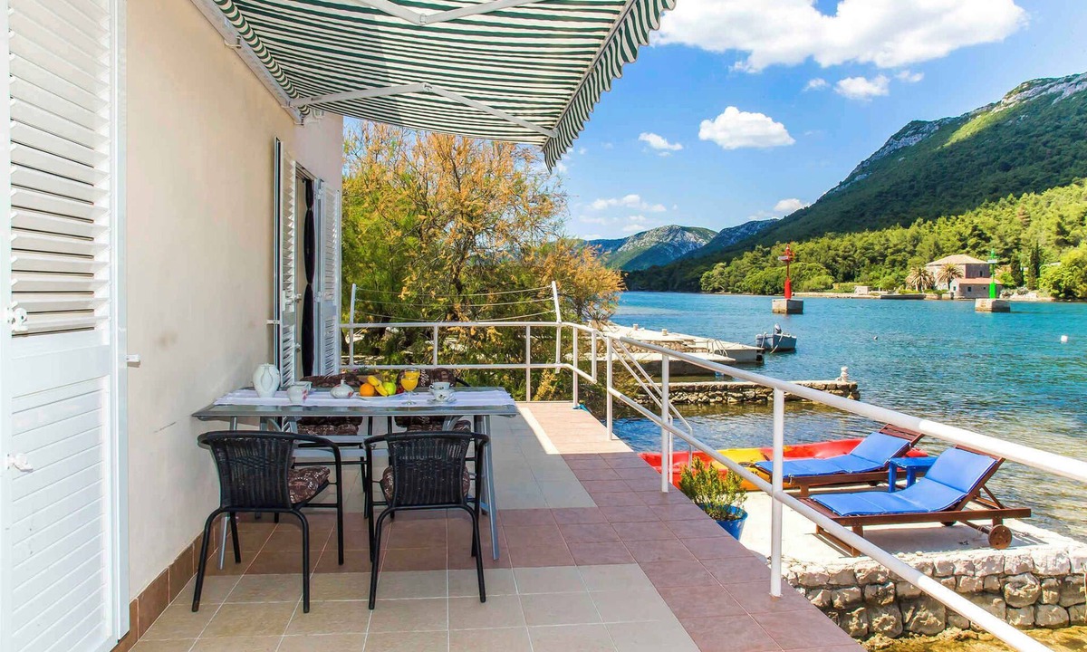 Broce House | Holiday home directly by the sea