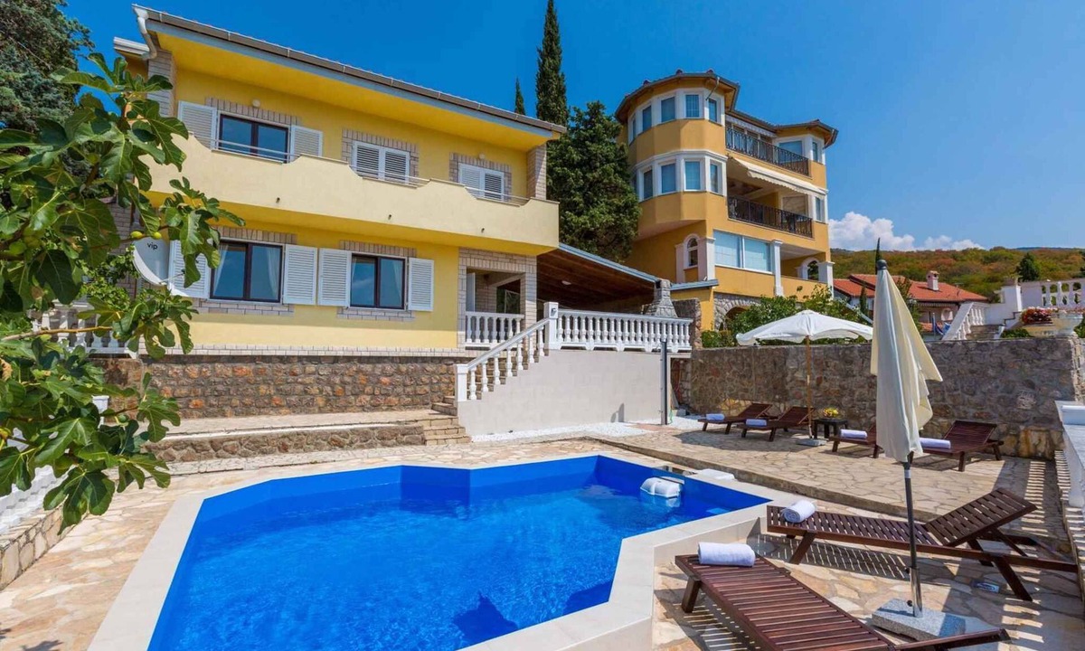 Novi Vinodolski House | Holiday home with the pool