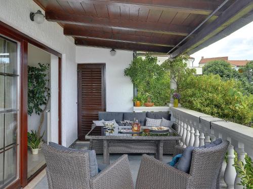 Banjole House | Holiday Home in Banjole near Sea Beach