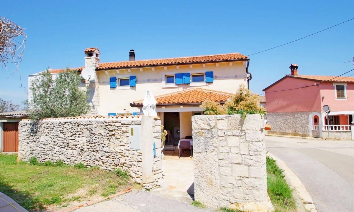Kavran House | Holiday home in Kavran with terrace and barbecue