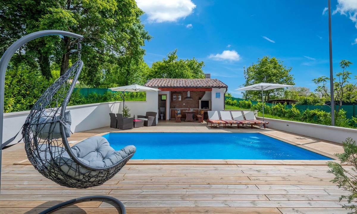Lindar House | Holiday Home in Pazin with Private Pool