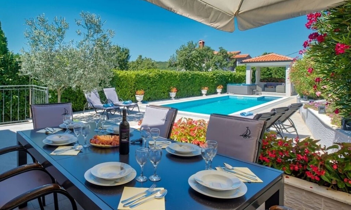 Labin House | Holiday Home in Ripenda Kras with Loggia, Air condition, WIFI, Washing machine (676-1)