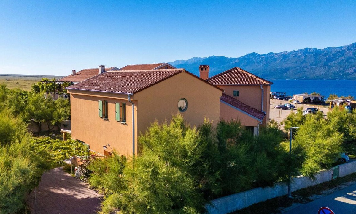Razanac Villa | Holiday home Kolo loko cottage by Villas Guide