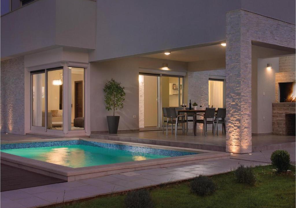 Boljevici House | Holiday home Krsan with Outdoor Swimming Pool 221