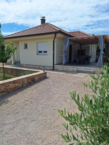 Rasopasno Villa | Holiday home Laura
