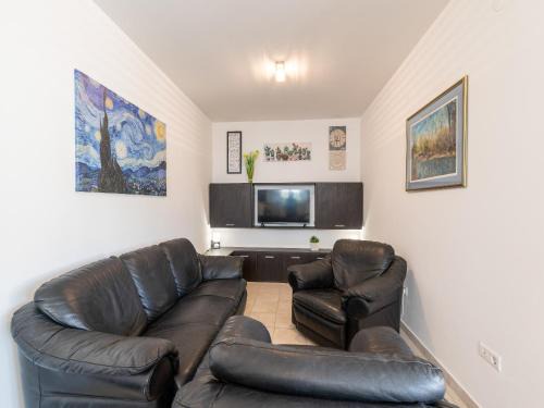 Maslinica House | Holiday Home Lea - Three Bedroom Holiday Home with Terrace and Sea View
