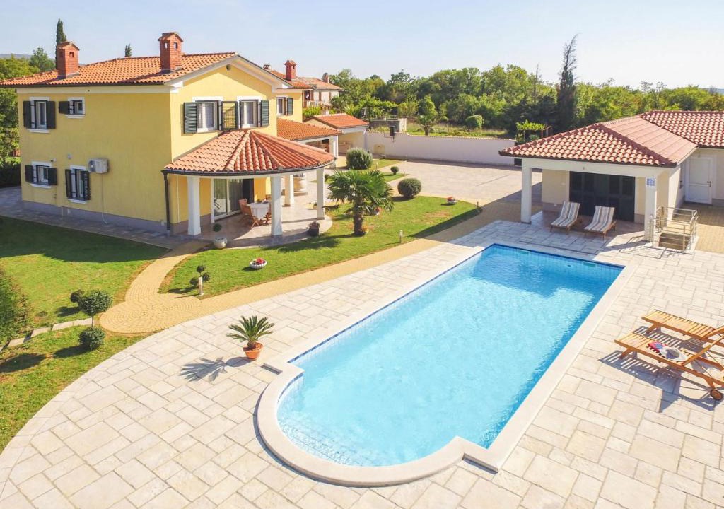 Trgetari House | Holiday Home Mirela by Interhome