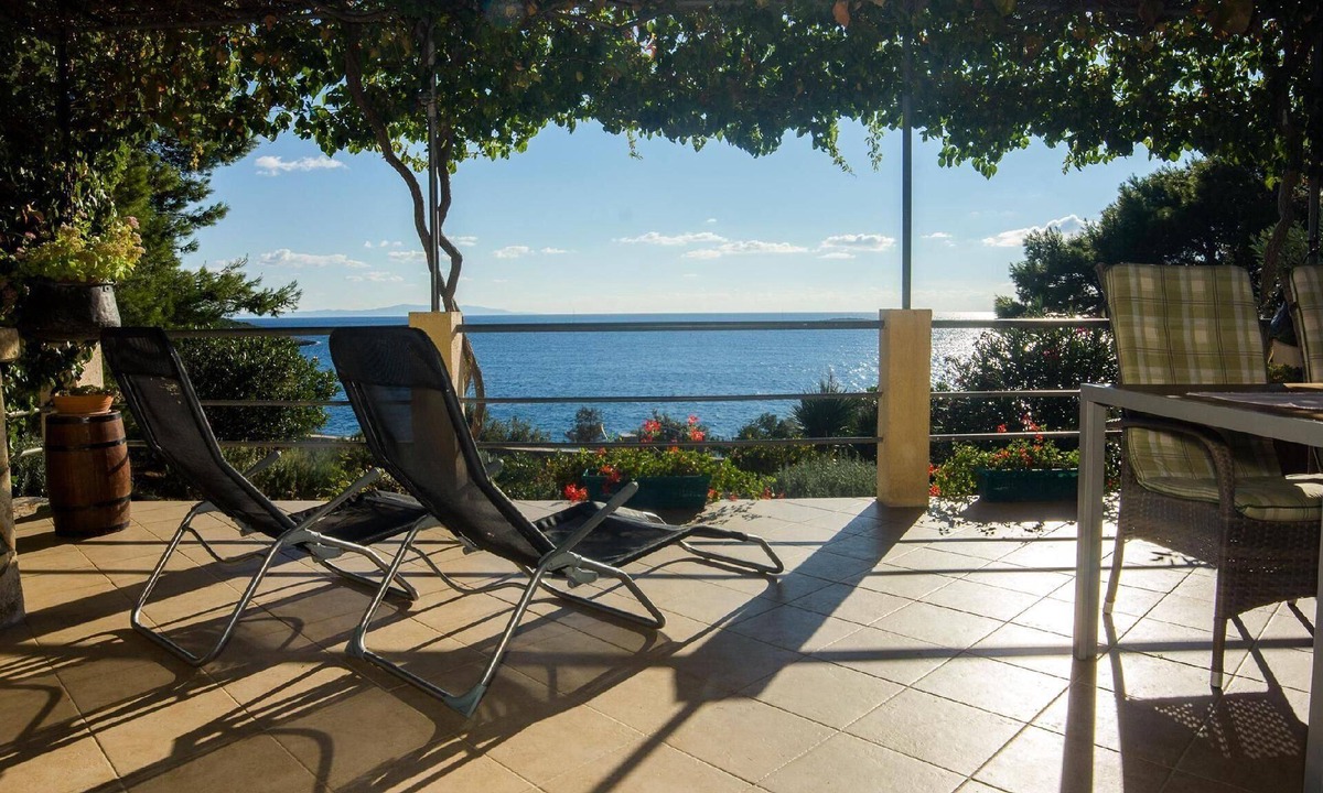 Donje Selo House | Holiday home "Mirta" beachfront