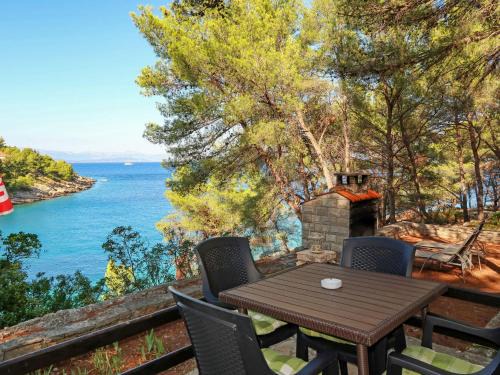 Rogac House | Holiday Home Neli - ISO305 by Interhome