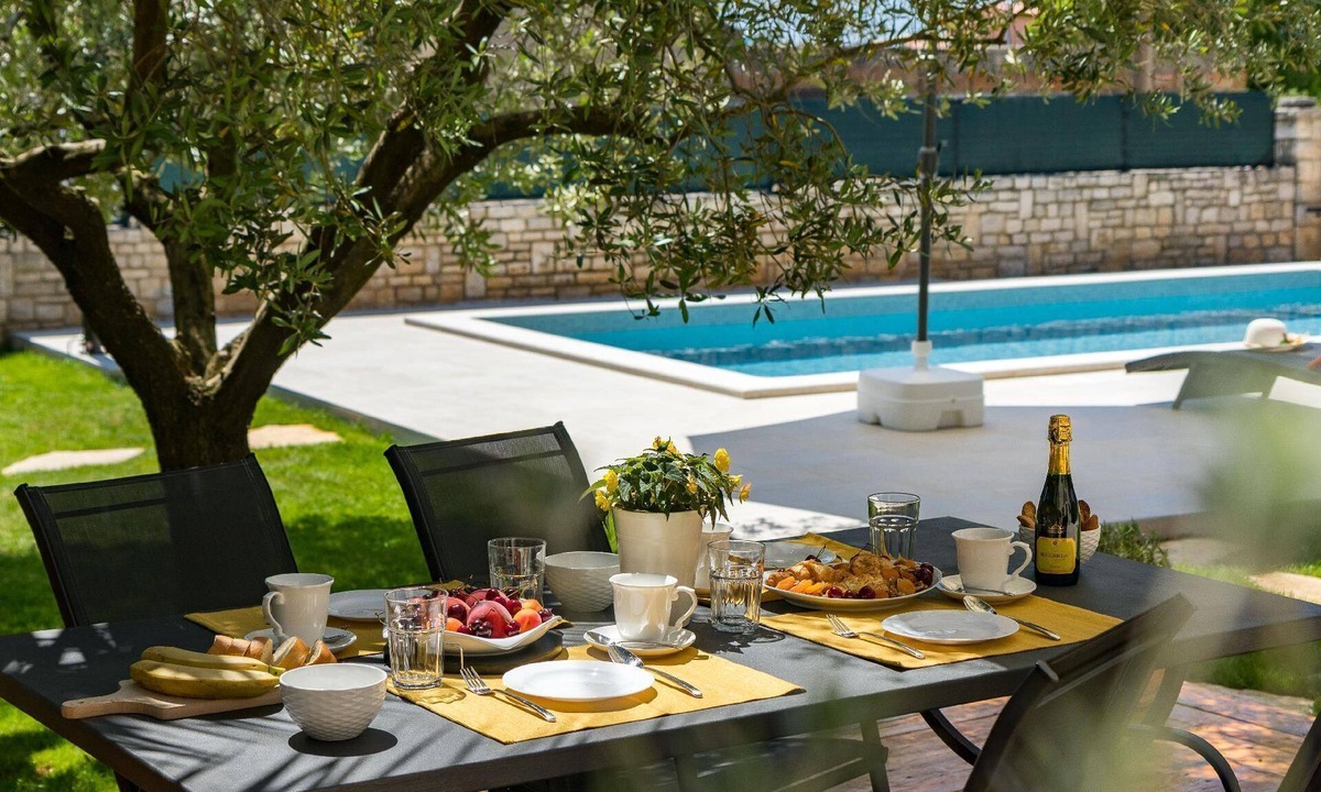 Galizana House | Holiday home "Pietra" with hot tub