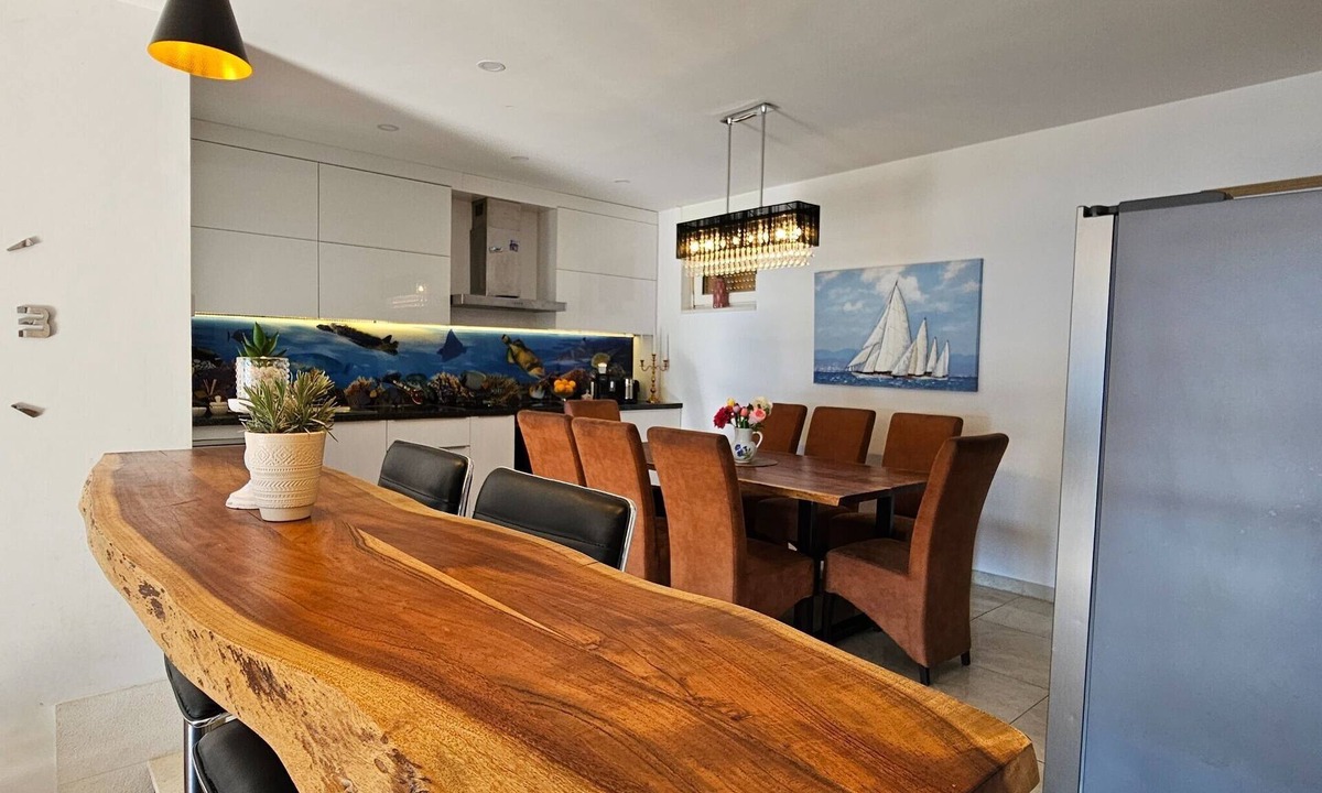 Borak House | Holiday Home Sunrise - Three Bedroom Holiday Home