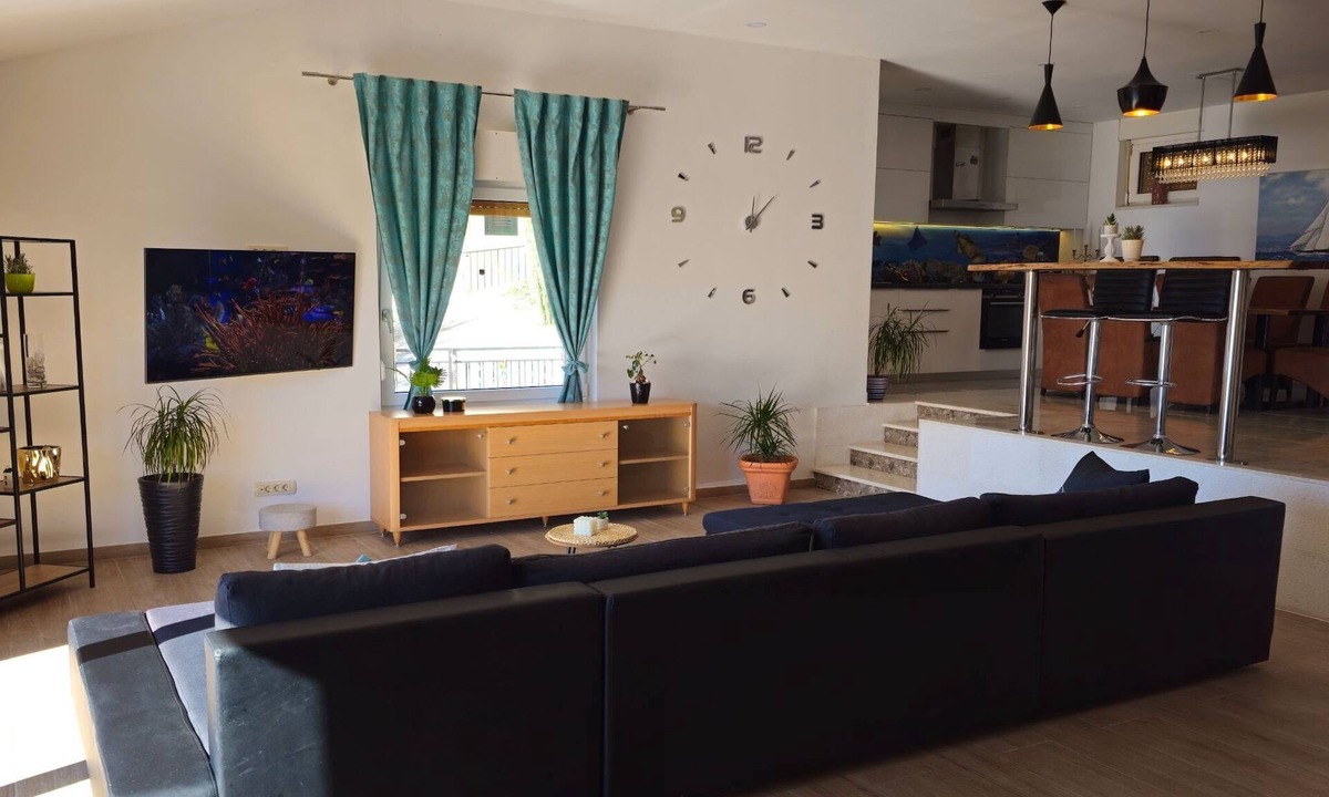 Borak House | Holiday Home Sunrise - Three Bedroom Holiday Home
