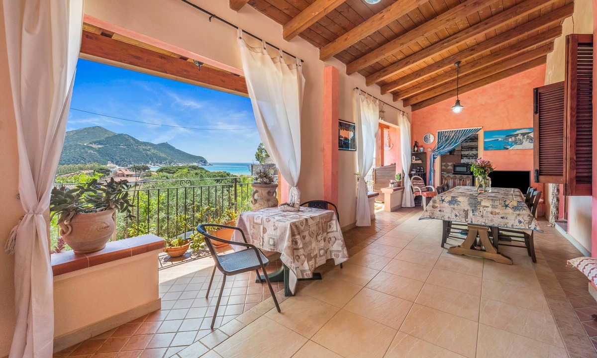 Solanas House | Holiday Home 'Villetta Degli Oleandri' with Sea View, Private Terrace and Air Conditioning