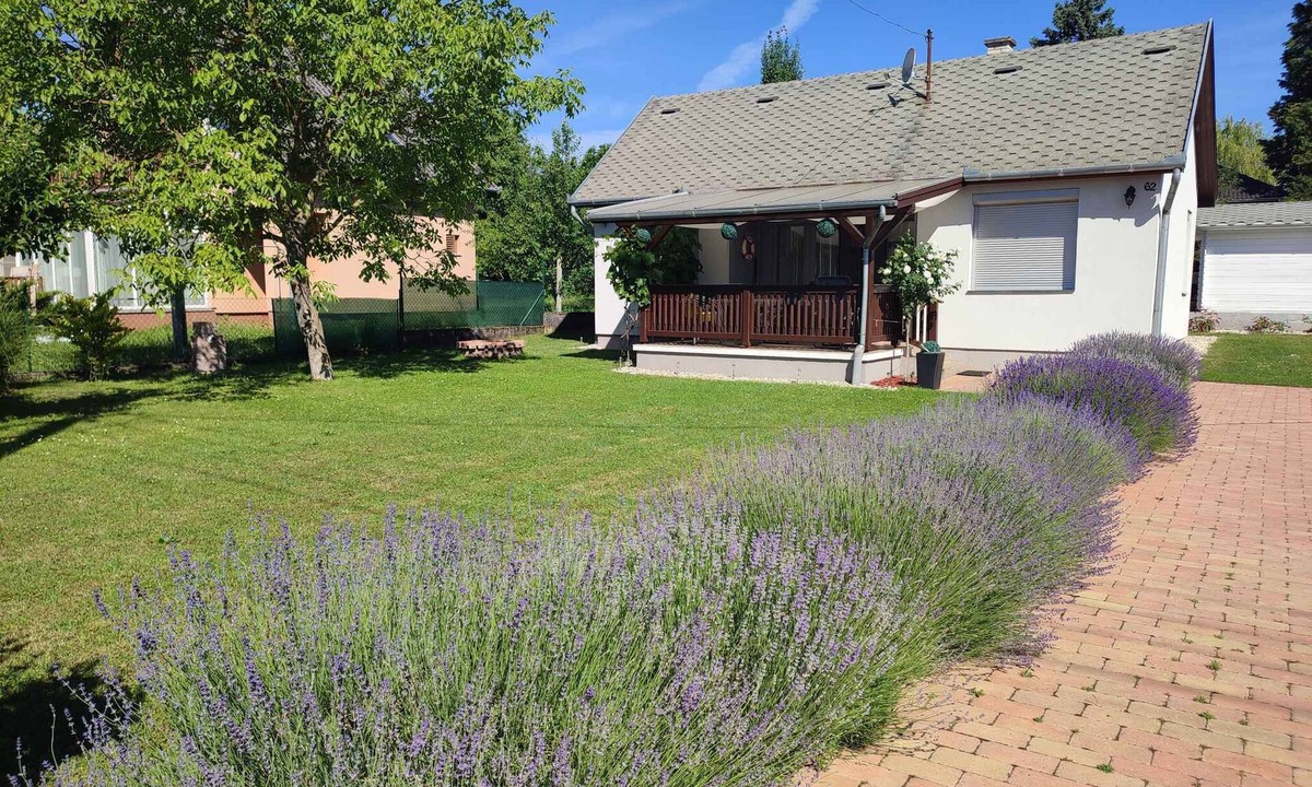 Balatonfenyves House | Holiday home with toys in the garden