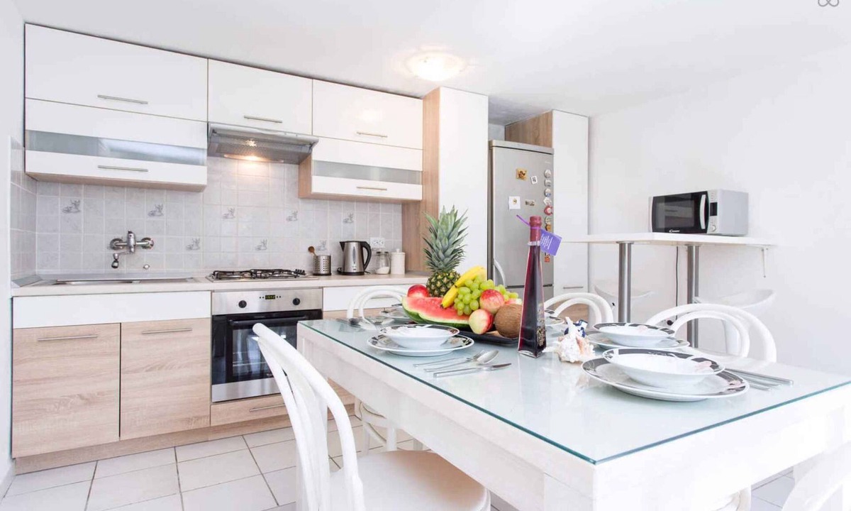 Jadranovo House | Holiday home with a beautiful garden