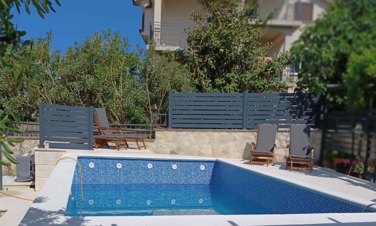 Selce House | Holiday home With a large garden pool