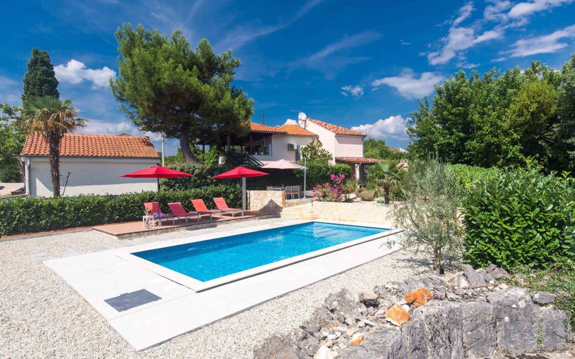 Garica House | Holiday home with pool and fenced garden