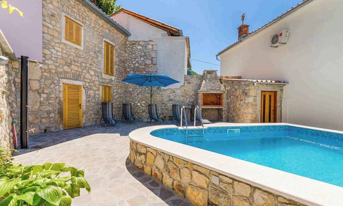 Grizane House | Holiday home with pool, sun terrace and barbecue