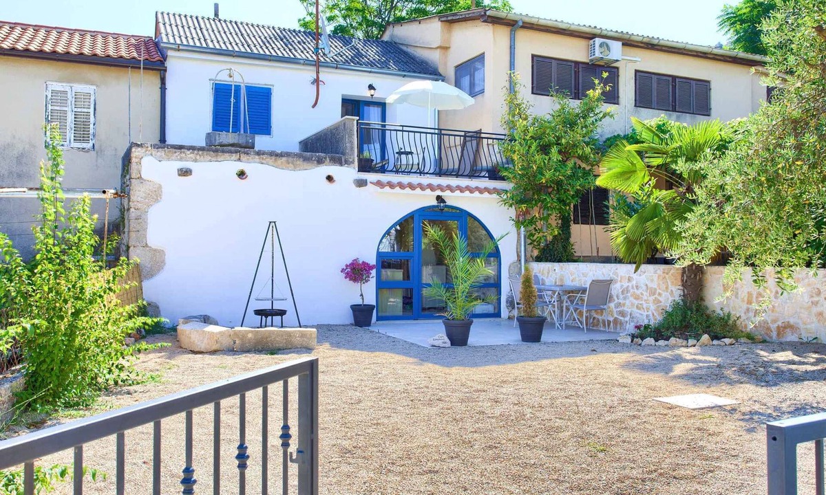 Bogovici House | Holiday home with terrace and air conditioning