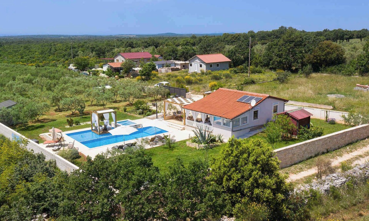 Gajana House | Holiday home with terrace for 4 people
