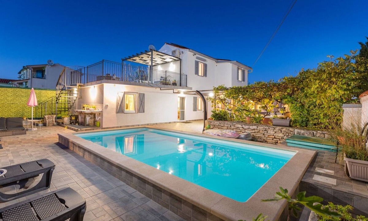 Gajana Villa | Holiday house Dioniza - charming villa with pool, sauna, jacuzzi, darts and foosbal, only few min drive from the sea